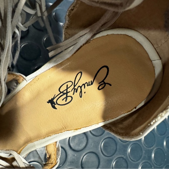 Emily B Billie in white heels - Picture 4 of 12